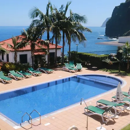 In Ponta Delgada, With Wonderful Sea View, Pool Access, Furnish Appartement