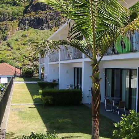 In Ponta Delgada, With Wonderful Sea View, Pool Access, Furnish Appartement *