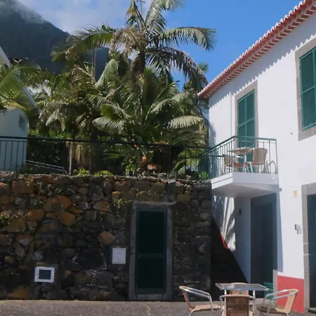 In Ponta Delgada, With Wonderful Sea View, Pool Access, Furnish Appartement São Vicente